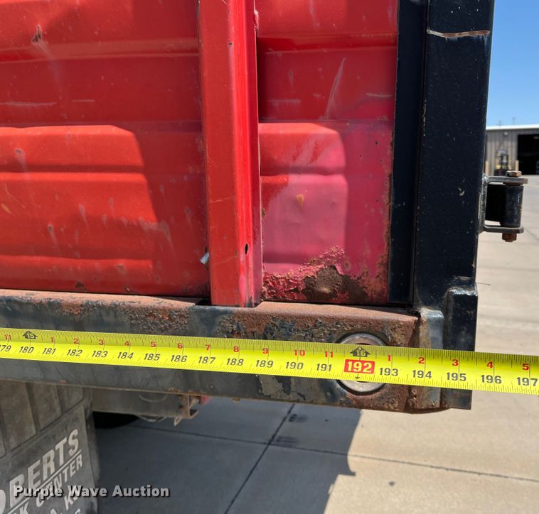 image for item DI1890 2003 International 4200  grain truck