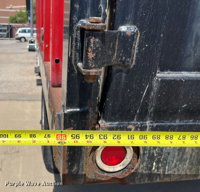 image for item DI1890 2003 International 4200  grain truck