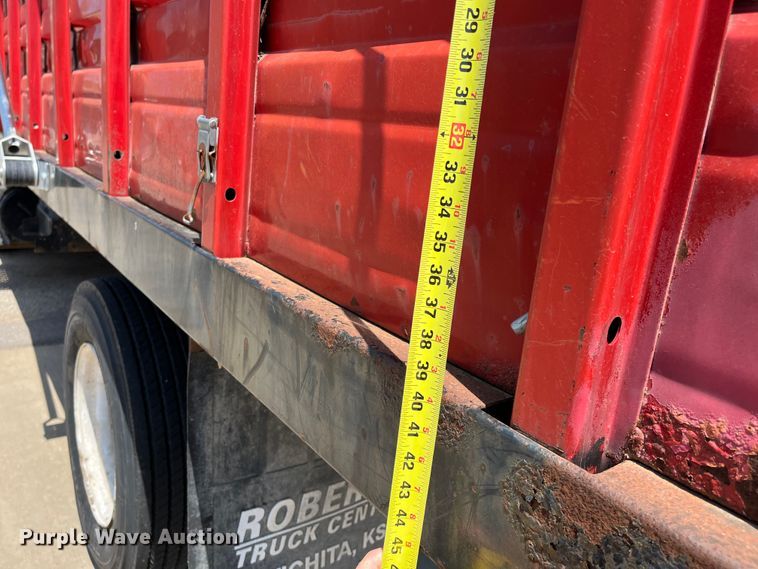 image for item DI1890 2003 International 4200  grain truck