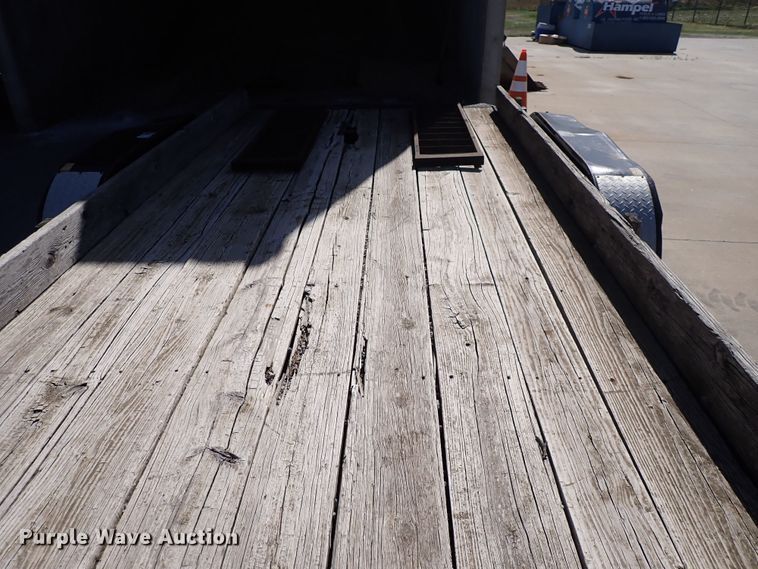 image for item DI1940 2006 H&H  utility trailer