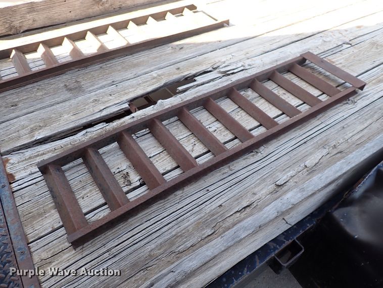 image for item DI1940 2006 H&H  utility trailer