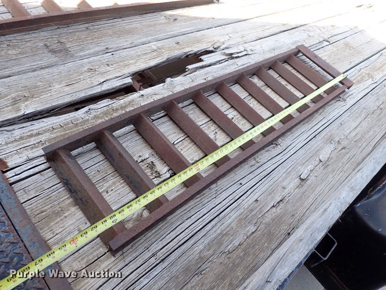 image for item DI1940 2006 H&H  utility trailer