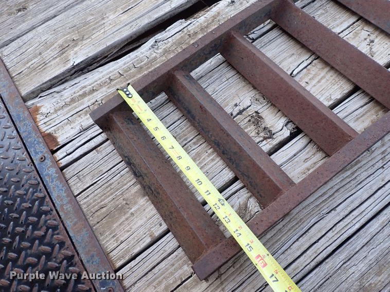 image for item DI1940 2006 H&H  utility trailer