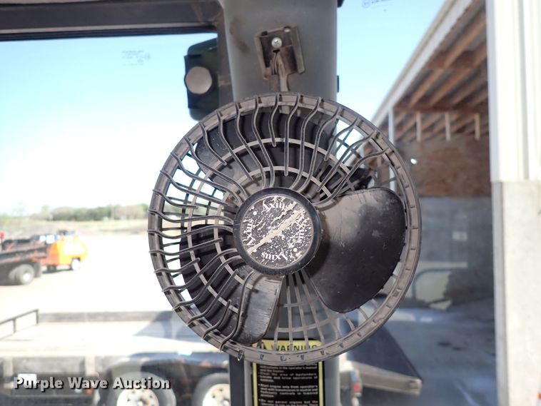 image for item DI1943 New Holland 555E  backhoe