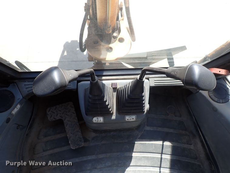 image for item DI1943 New Holland 555E  backhoe