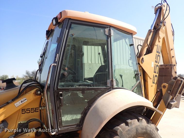 image for item DI1943 New Holland 555E  backhoe