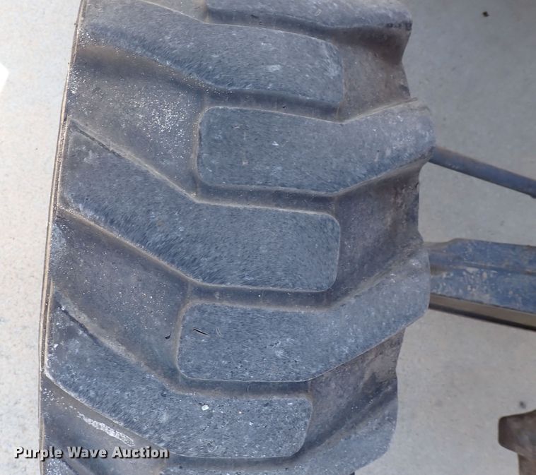 image for item DI1943 New Holland 555E  backhoe