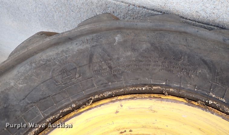 image for item DI1943 New Holland 555E  backhoe