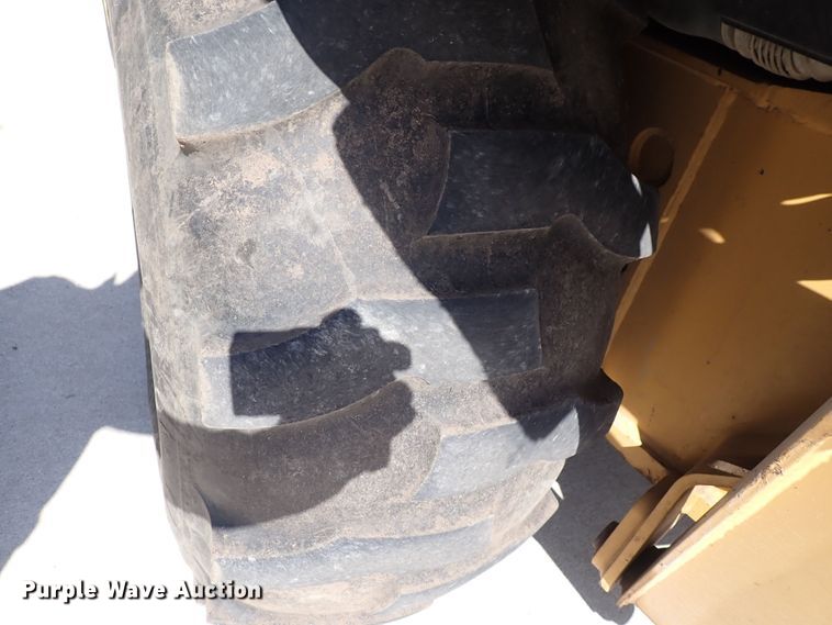 image for item DI1943 New Holland 555E  backhoe