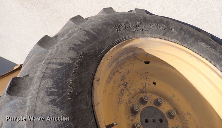 image for item DI1943 New Holland 555E  backhoe