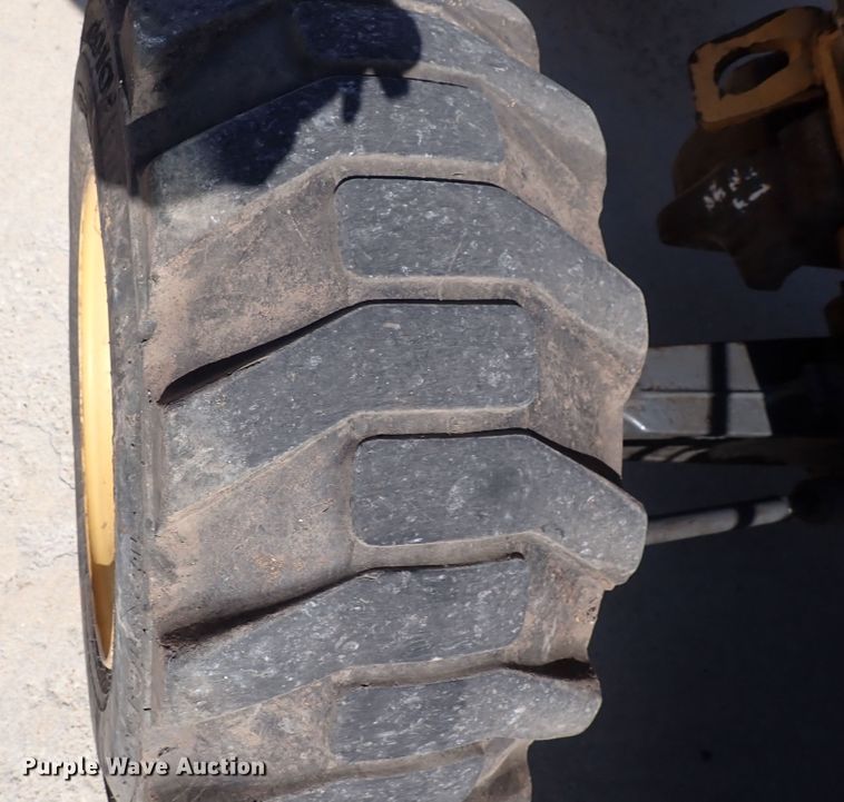 image for item DI1943 New Holland 555E  backhoe