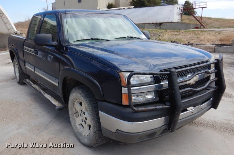 image for item DK0826 2005 Chevrolet Silverado 1500  Ext. Cab pickup truck