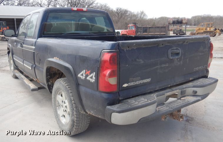image for item DK0826 2005 Chevrolet Silverado 1500  Ext. Cab pickup truck