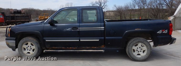 image for item DK0826 2005 Chevrolet Silverado 1500  Ext. Cab pickup truck