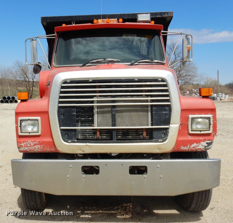 image for item DK0829 1995 Ford LNT8000  dump truck