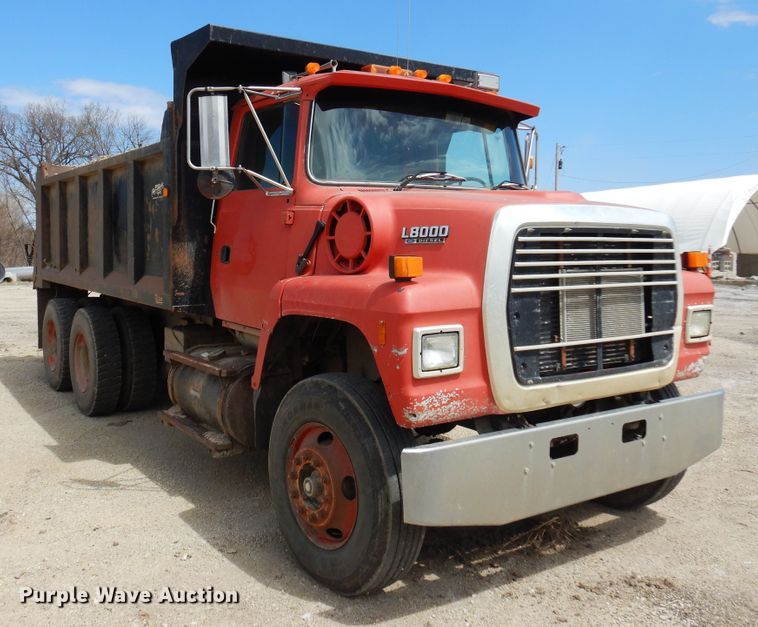 image for item DK0829 1995 Ford LNT8000  dump truck