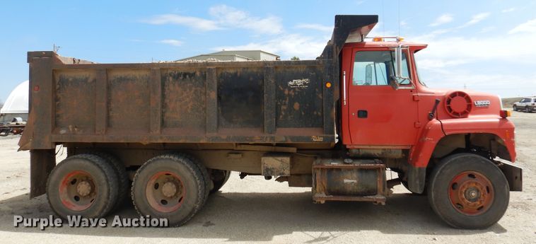 image for item DK0829 1995 Ford LNT8000  dump truck