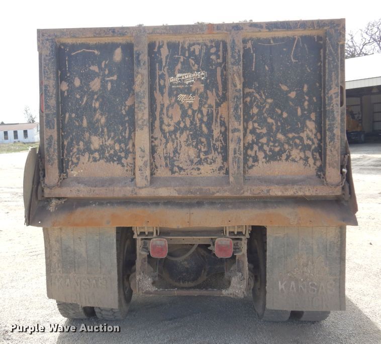 image for item DK0829 1995 Ford LNT8000  dump truck