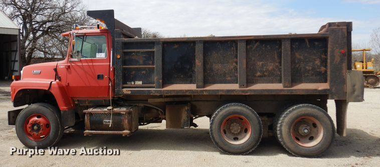 image for item DK0829 1995 Ford LNT8000  dump truck