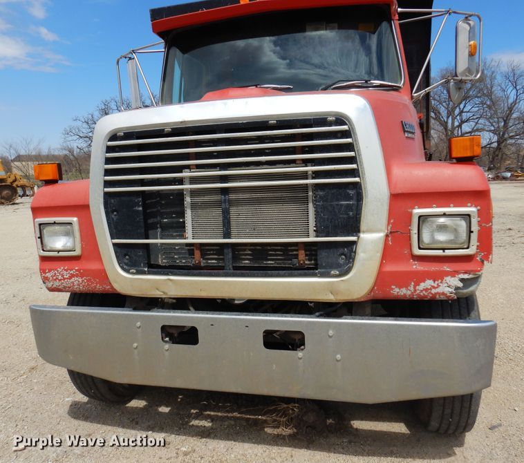 image for item DK0829 1995 Ford LNT8000  dump truck