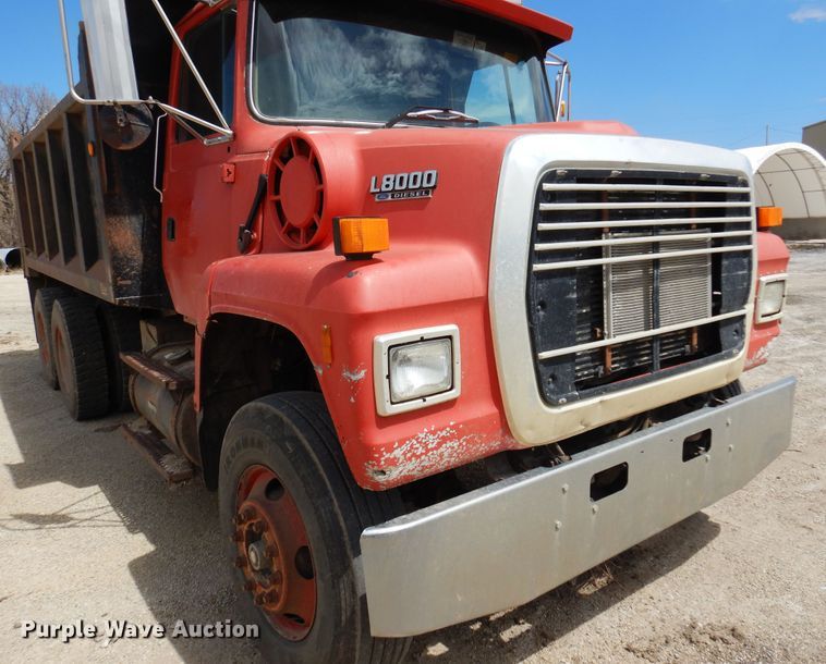 image for item DK0829 1995 Ford LNT8000  dump truck