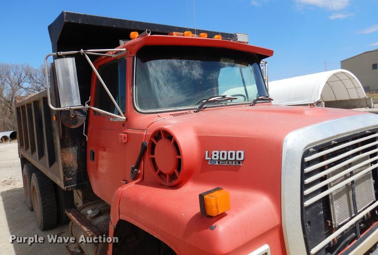 image for item DK0829 1995 Ford LNT8000  dump truck