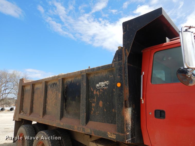 image for item DK0829 1995 Ford LNT8000  dump truck