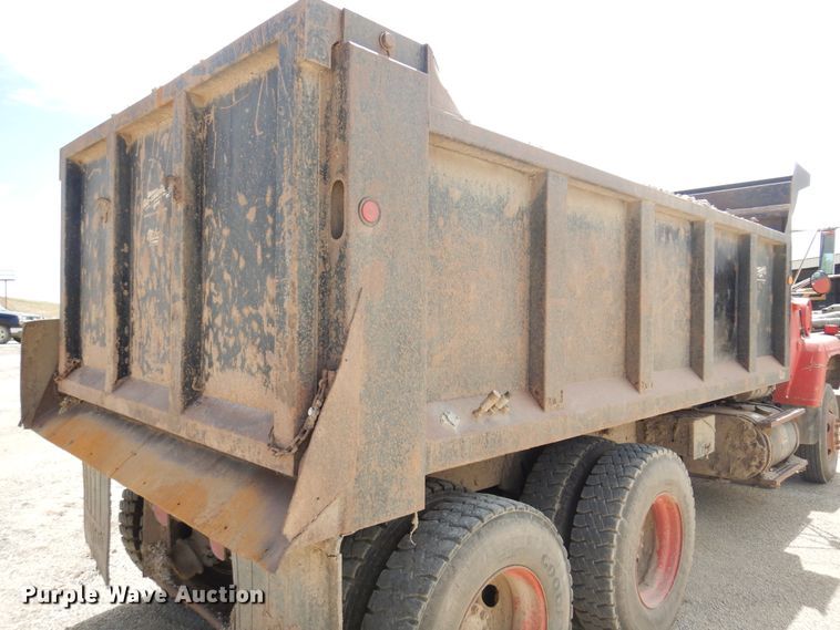 image for item DK0829 1995 Ford LNT8000  dump truck