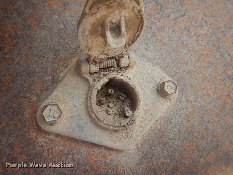 image for item DK0829 1995 Ford LNT8000  dump truck