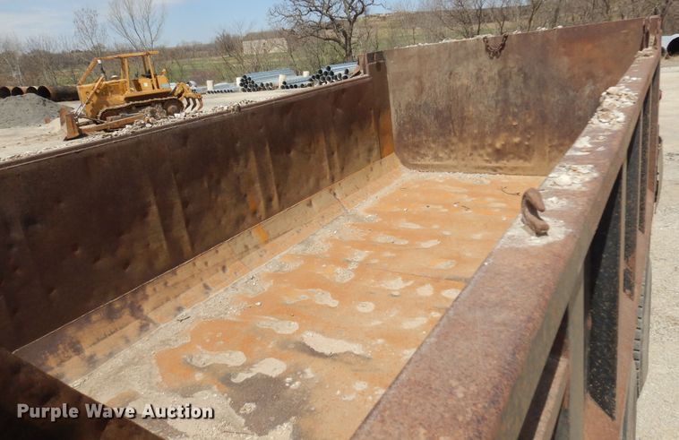 image for item DK0829 1995 Ford LNT8000  dump truck