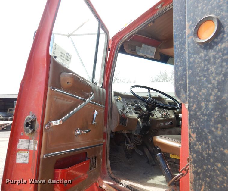 image for item DK0829 1995 Ford LNT8000  dump truck