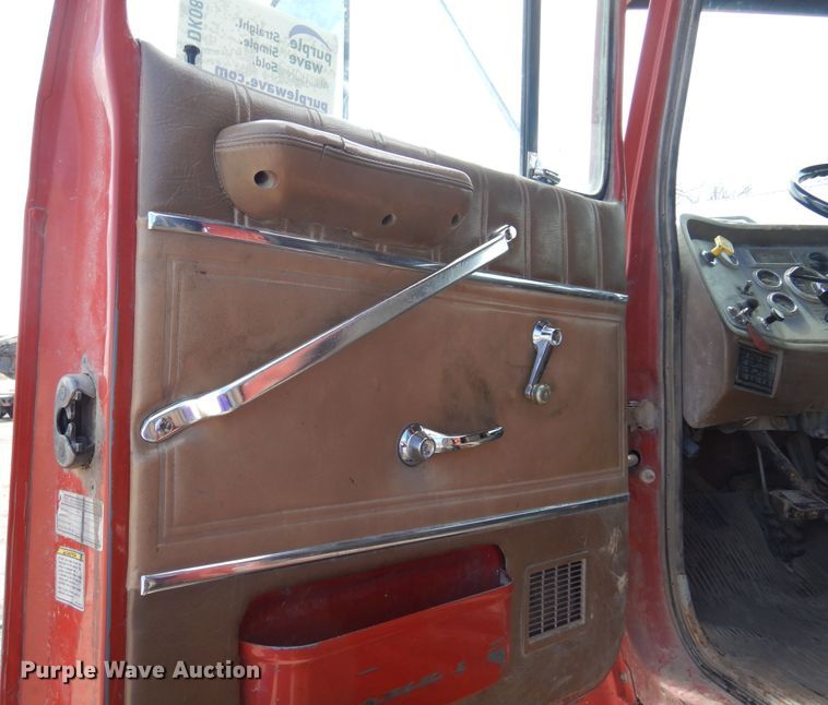 image for item DK0829 1995 Ford LNT8000  dump truck