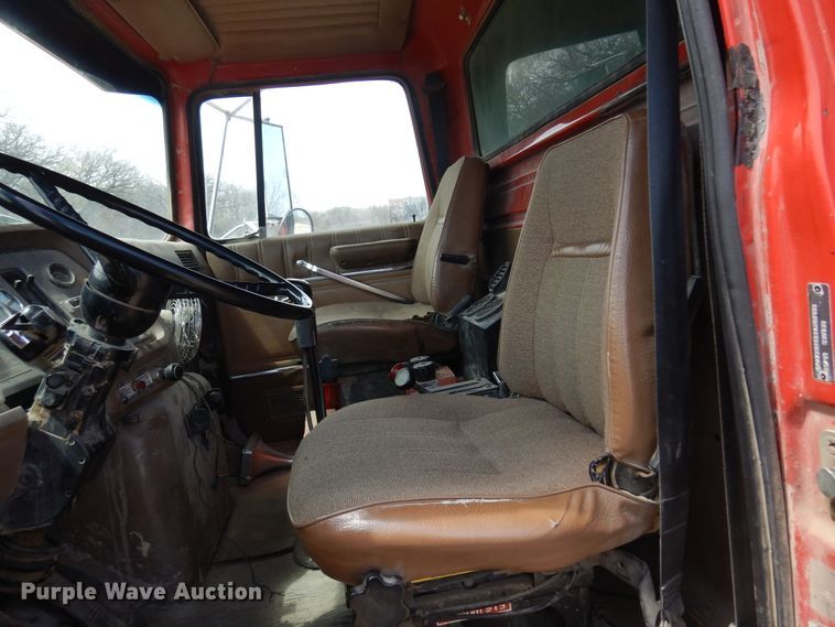 image for item DK0829 1995 Ford LNT8000  dump truck