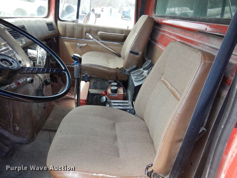 image for item DK0829 1995 Ford LNT8000  dump truck