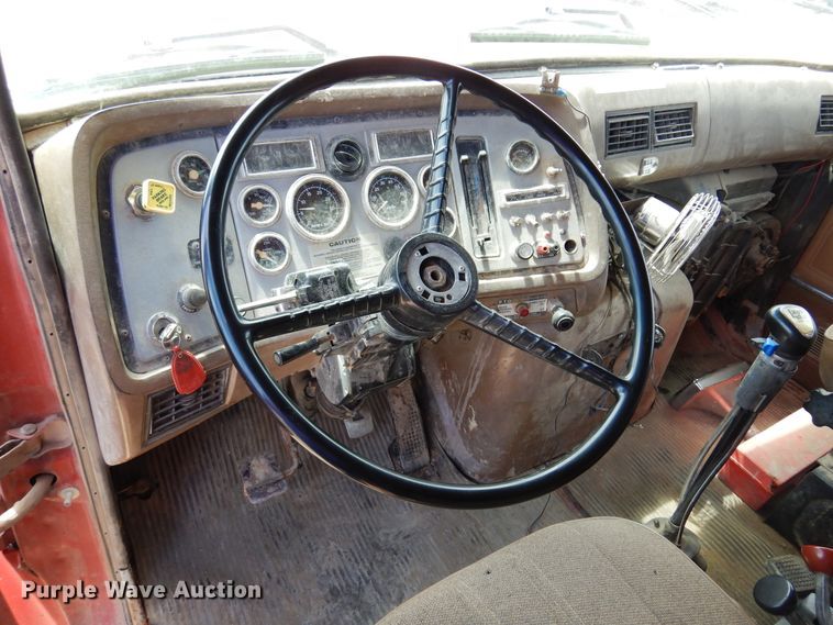 image for item DK0829 1995 Ford LNT8000  dump truck