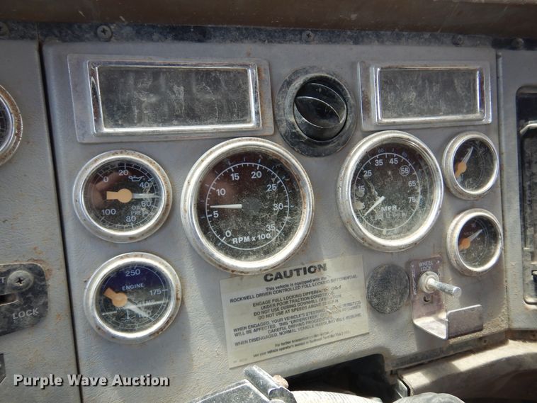 image for item DK0829 1995 Ford LNT8000  dump truck