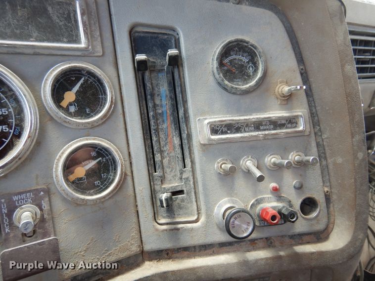 image for item DK0829 1995 Ford LNT8000  dump truck