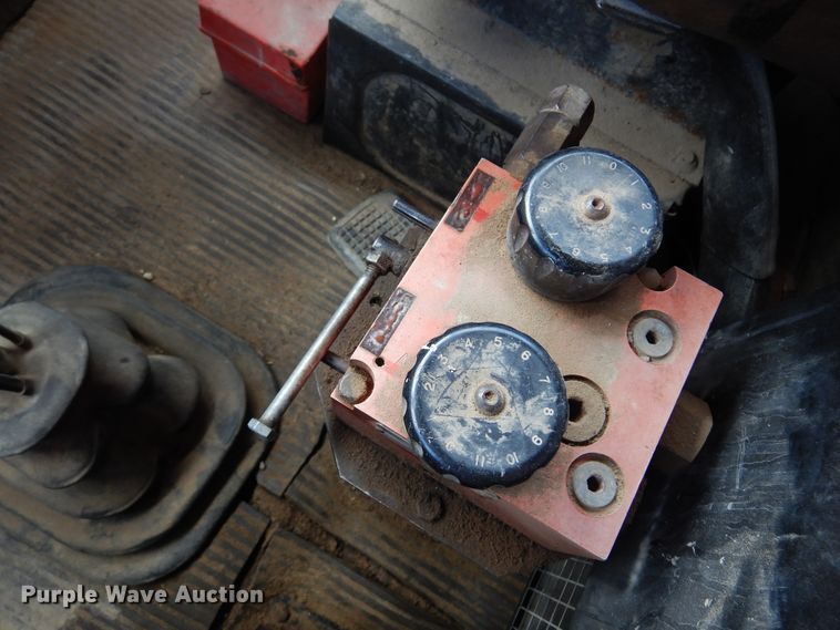 image for item DK0829 1995 Ford LNT8000  dump truck