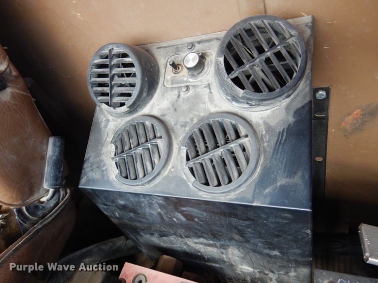 image for item DK0829 1995 Ford LNT8000  dump truck