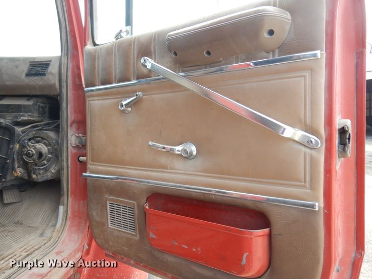 image for item DK0829 1995 Ford LNT8000  dump truck