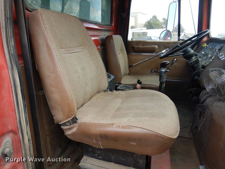 image for item DK0829 1995 Ford LNT8000  dump truck