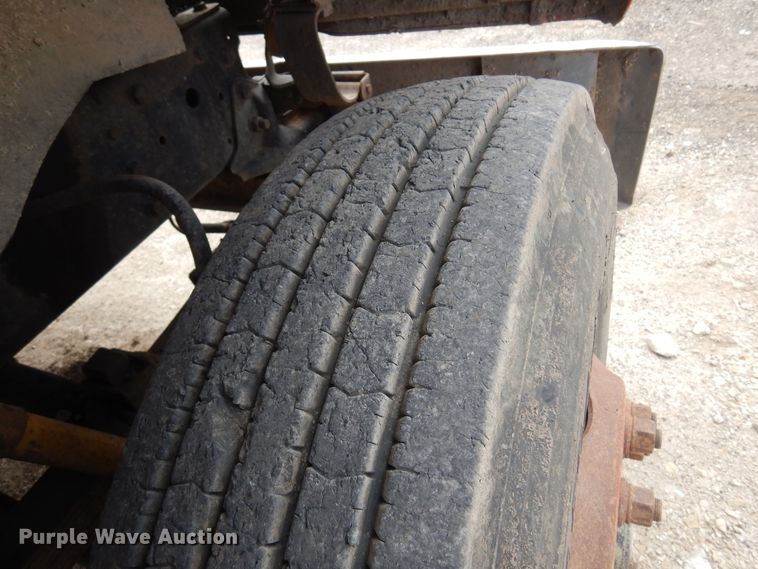 image for item DK0829 1995 Ford LNT8000  dump truck