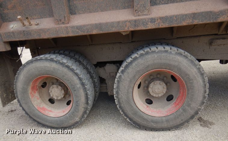 image for item DK0829 1995 Ford LNT8000  dump truck