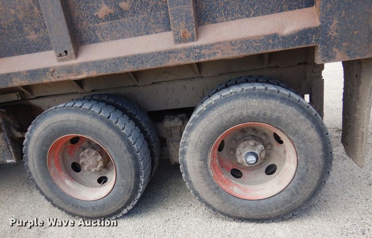 image for item DK0829 1995 Ford LNT8000  dump truck