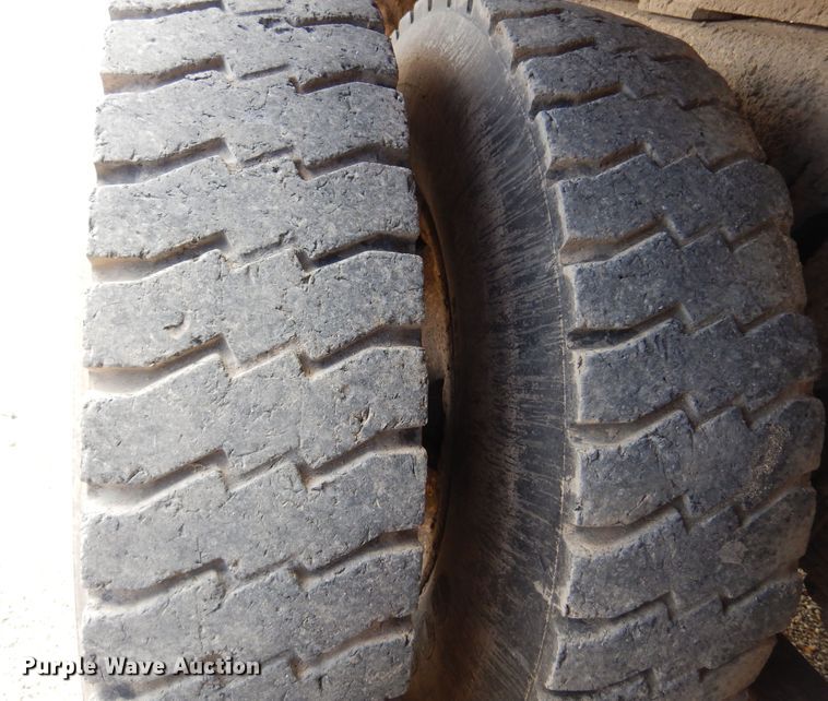 image for item DK0829 1995 Ford LNT8000  dump truck