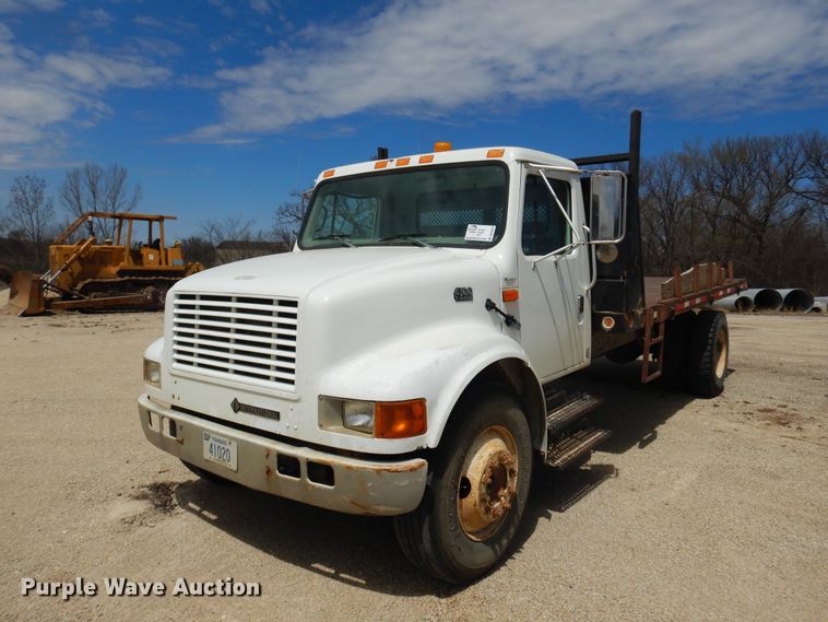 image for item DK0833 2000 International 4700  dump flatbed truck