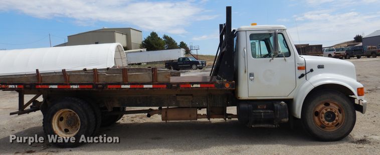 image for item DK0833 2000 International 4700  dump flatbed truck
