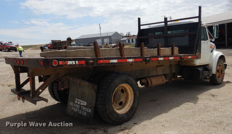 image for item DK0833 2000 International 4700  dump flatbed truck