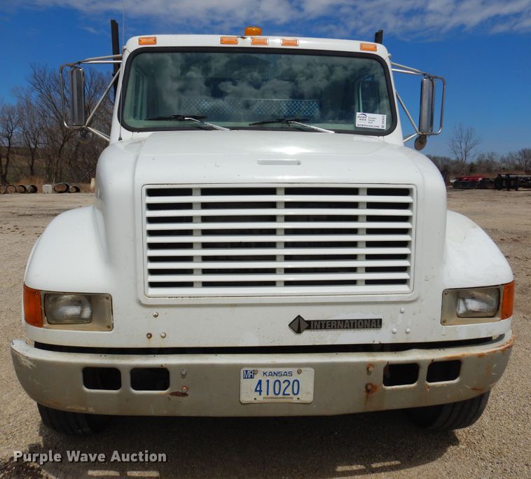 image for item DK0833 2000 International 4700  dump flatbed truck