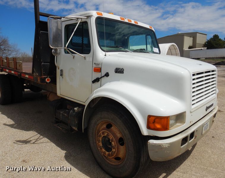 image for item DK0833 2000 International 4700  dump flatbed truck